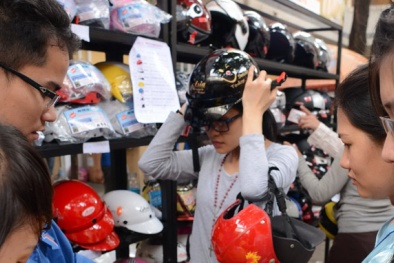 Người dân chủ động thay mũ bảo hiểm trước ngày 1/7 